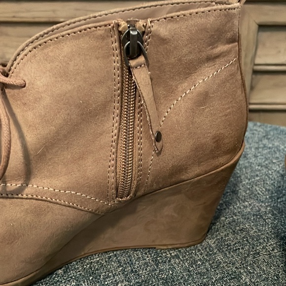 DV By Dolce Vita Wedge Tan Ankle Booties - Picture 5 of 8